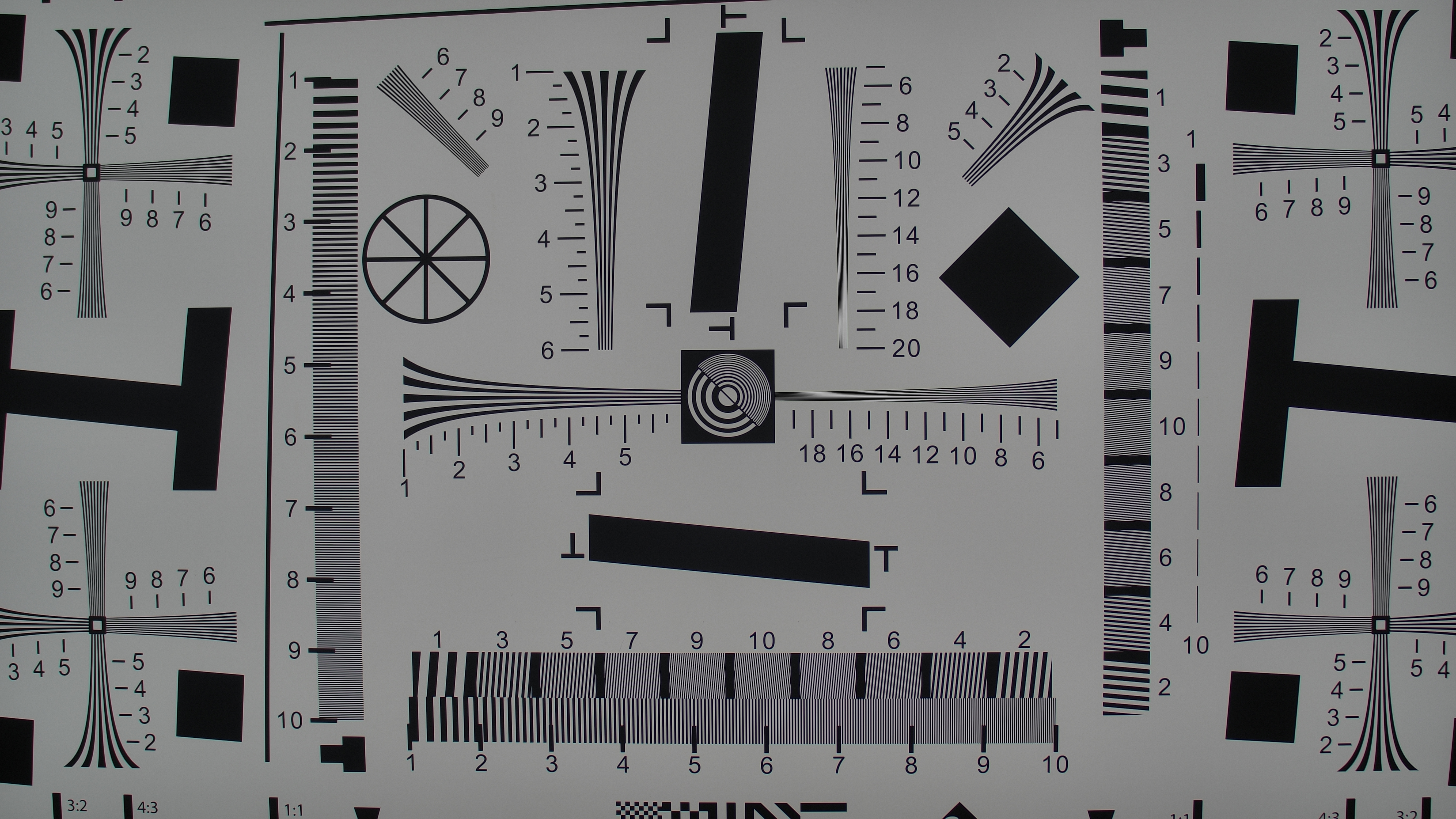 Kurzbrennweiten-Aufnahme Auflösungstafel Kurzbrennweiten-Aufnahme Auflösungstafel